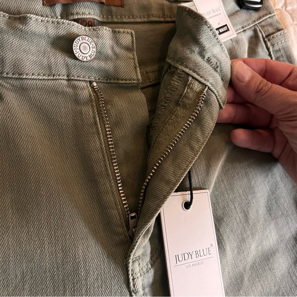 NWT Judy blue "sage it ain’t so” denim jean capris, 28 - Picture 8 of 14